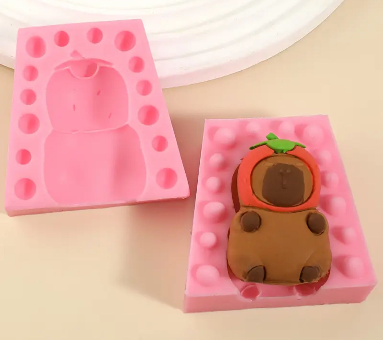 Molde de Silicón Capibara Gorrito de Manzana