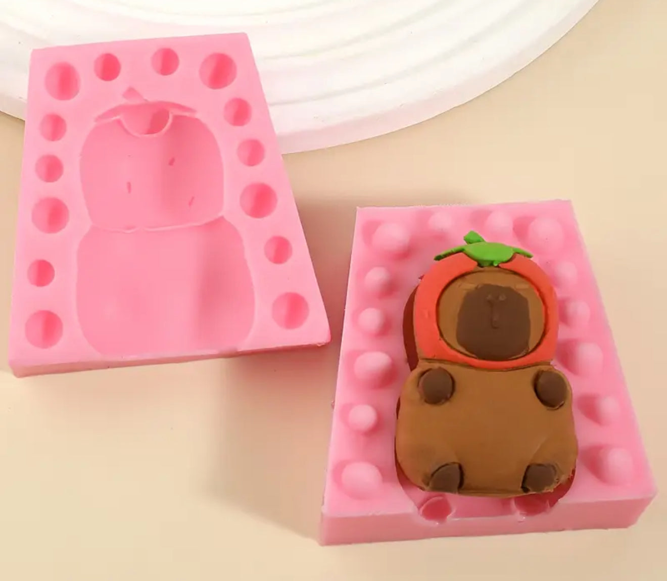 Molde de Silicón Capibara Gorrito de Manzana