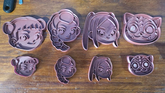 Cortador de Galleta y Marcador Guerreras K pop 8pzas